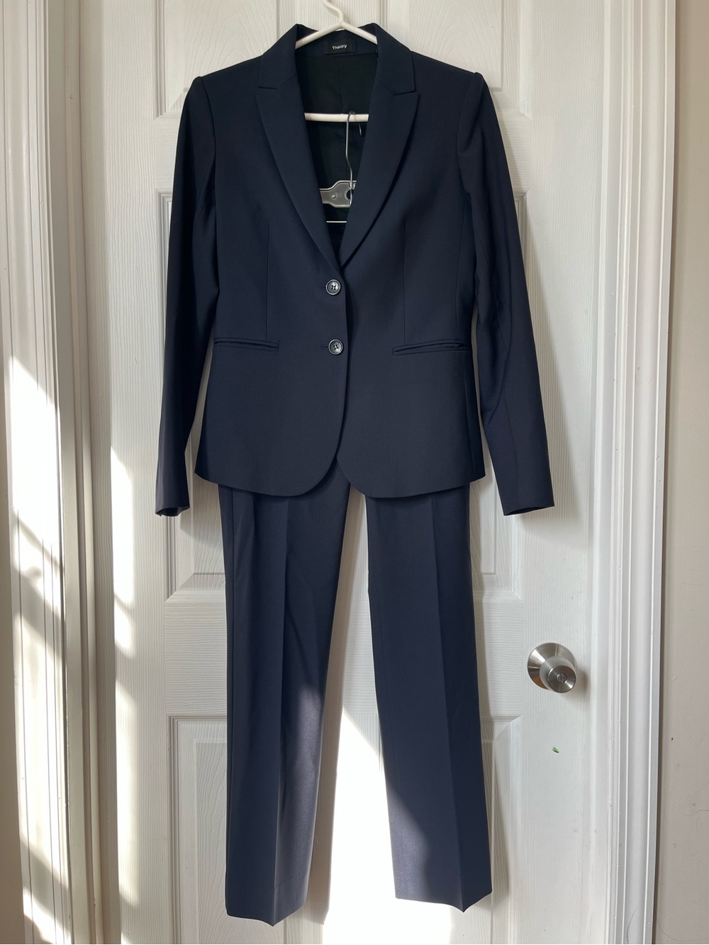 Theory Navy Blue wool blend Women's blazer with straight leg pants set size 2